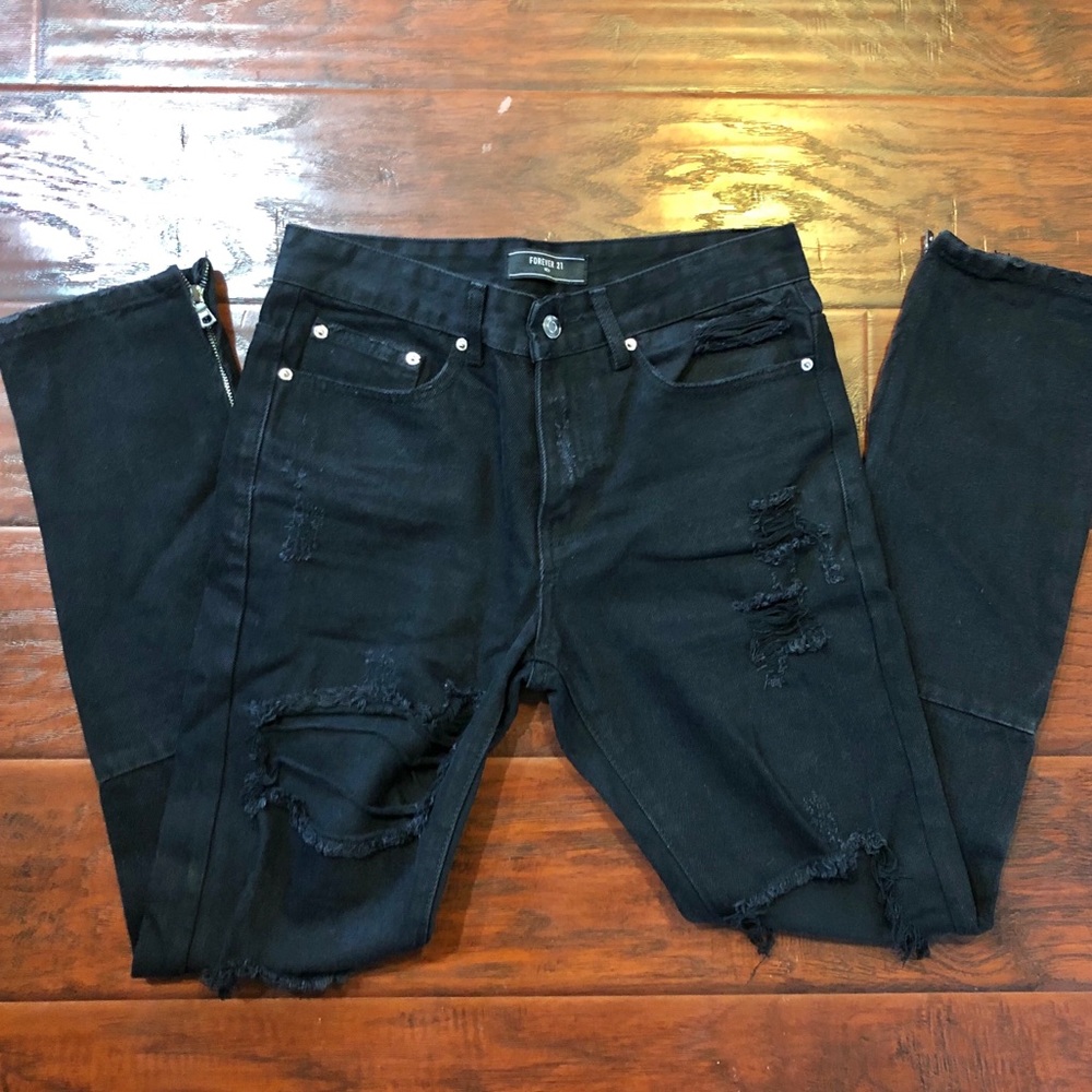 Men’s black ripped jeans